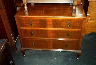 Chest_of_Drawers_(Low_3_Drawer).jpg