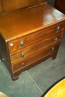 Chest_of_Drawers_(Small).jpg