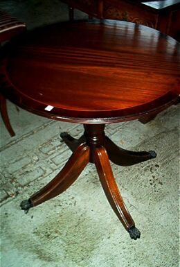 Table_(Small_Round).jpg